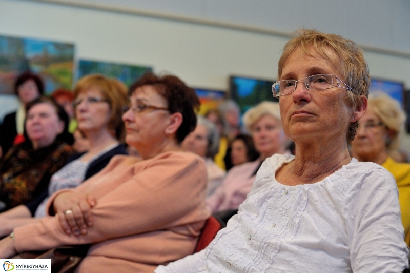 Nőnapi zenés irodalmi délután a könyvtárban