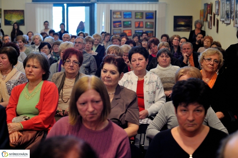 Nőnapi zenés irodalmi délután a könyvtárban