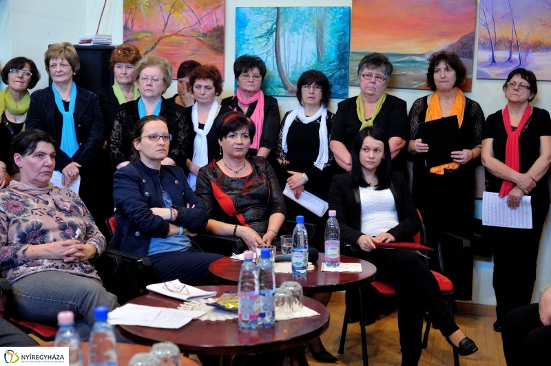 Nőnapi zenés irodalmi délután a könyvtárban