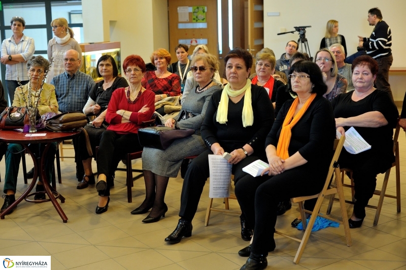 Nőnapi zenés irodalmi délután a könyvtárban