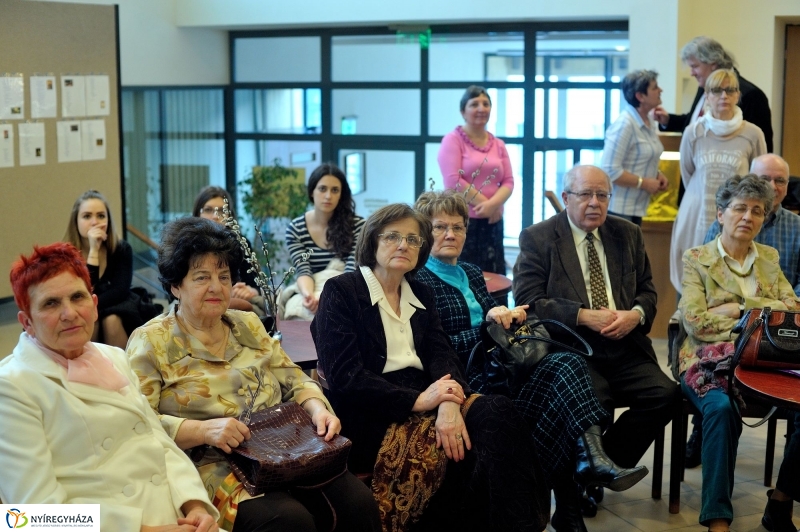 Nőnapi zenés irodalmi délután a könyvtárban