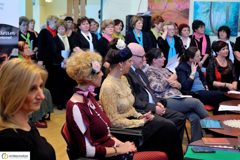 Nőnapi zenés irodalmi délután a könyvtárban