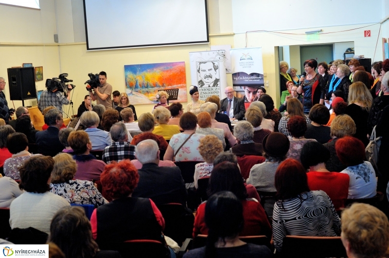 Nőnapi zenés irodalmi délután a könyvtárban