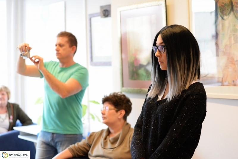 Palotai Erzsébet festőművész kiállításmegnyitója