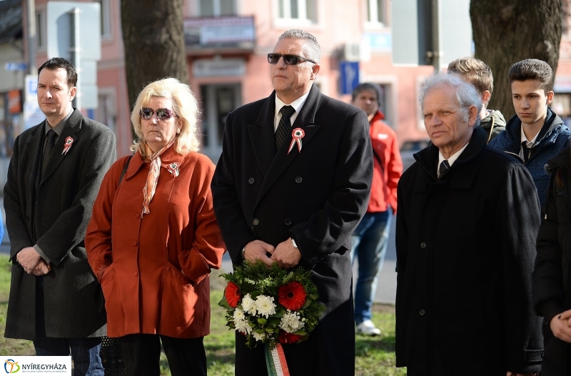 Koszorúzás Irányi Dániel emléktáblájánál