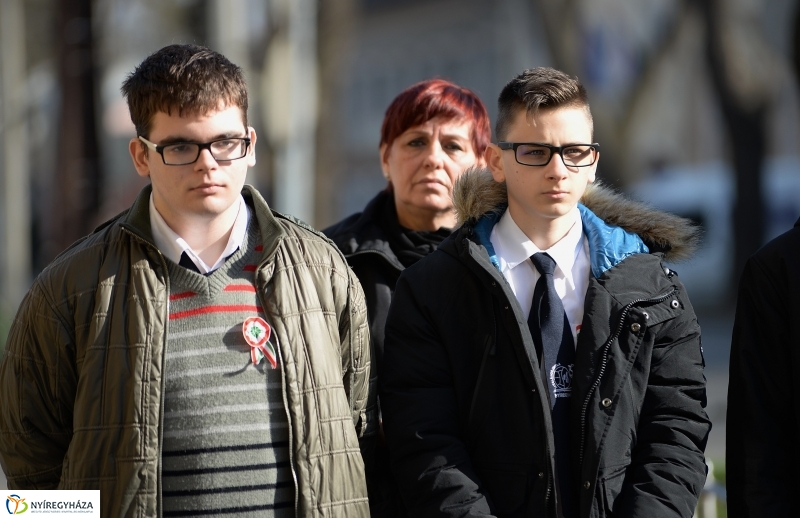 Koszorúzás Irányi Dániel emléktáblájánál