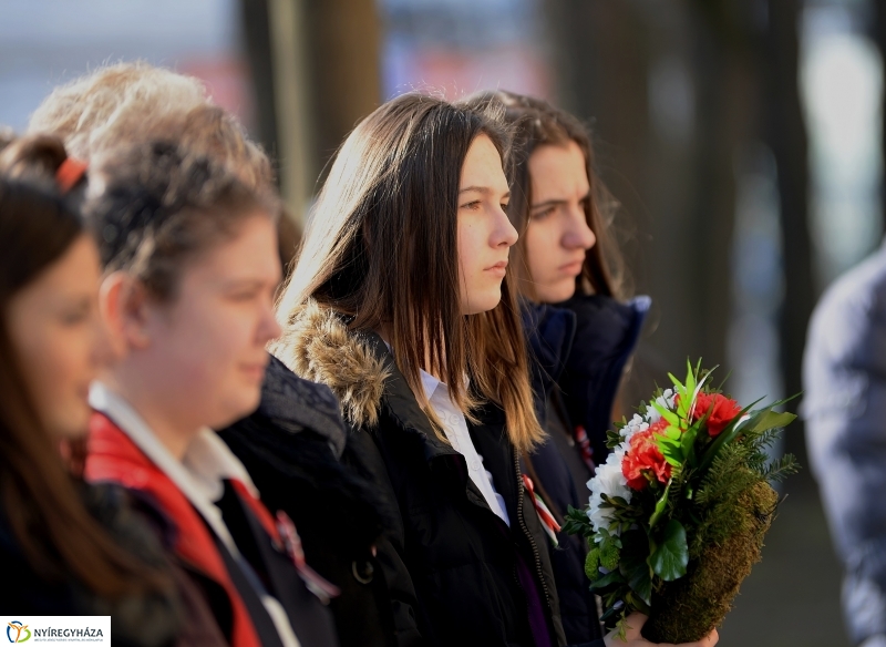 Koszorúzás Irányi Dániel emléktáblájánál