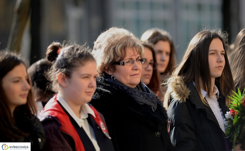 Koszorúzás Irányi Dániel emléktáblájánál