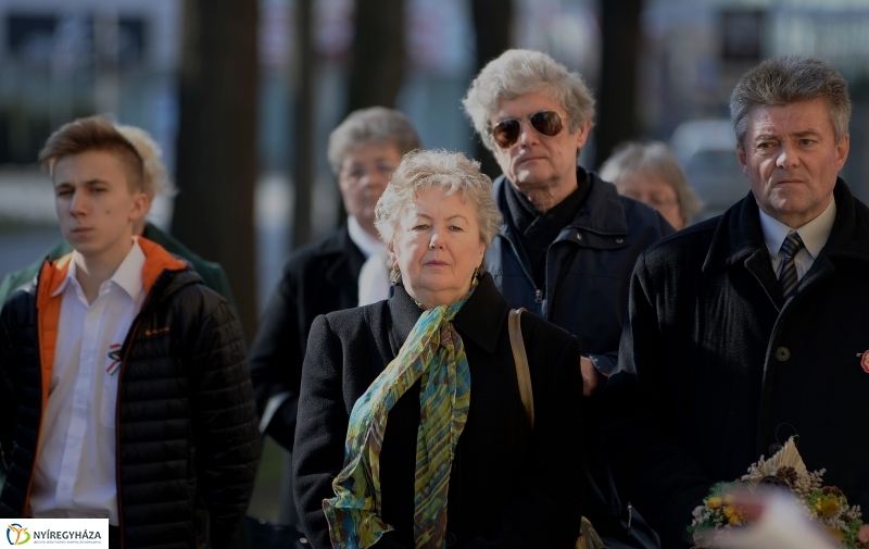 Koszorúzás Irányi Dániel emléktáblájánál