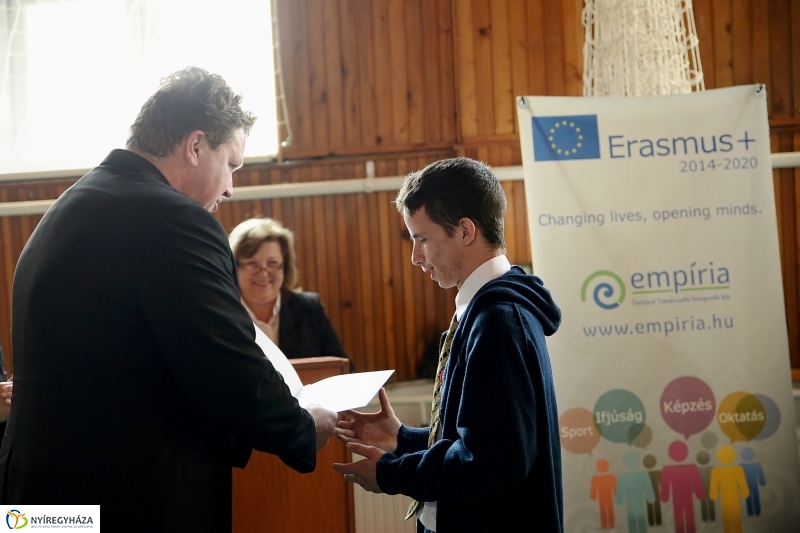 Erasmus tanusítványok átadása a Göllesz  Speciális Szakiskolában
