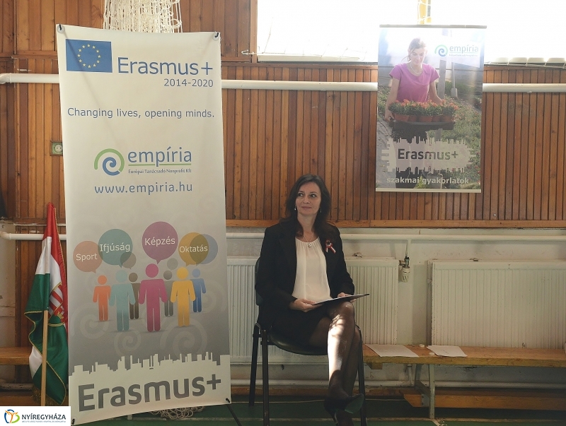 Erasmus tanusítványok átadása a Göllesz  Speciális Szakiskolában