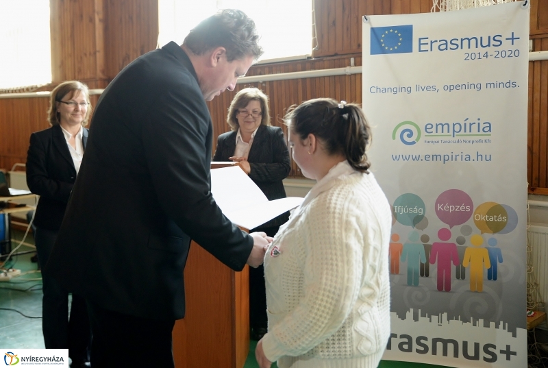 Erasmus tanusítványok átadása a Göllesz  Speciális Szakiskolában