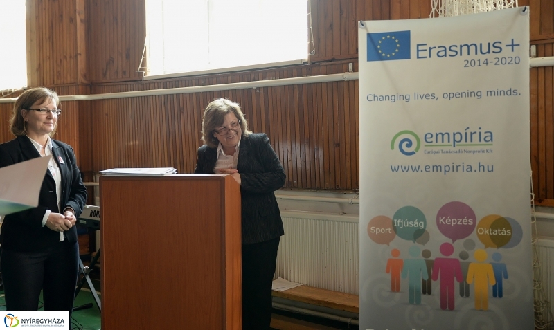 Erasmus tanusítványok átadása a Göllesz  Speciális Szakiskolában