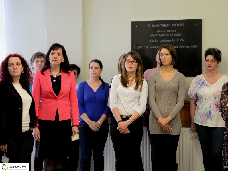 Defibrillátort kapott a Törvényszék