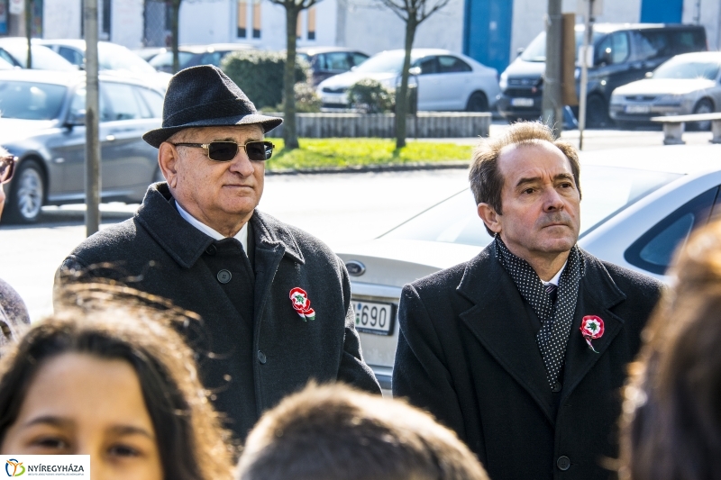 Koszorúzások városszerte