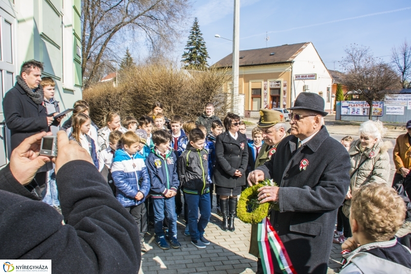Koszorúzások városszerte