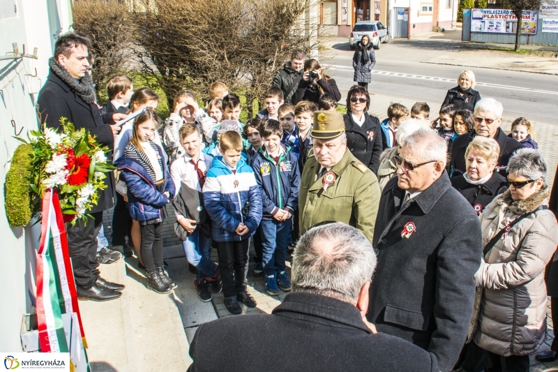 Koszorúzások városszerte