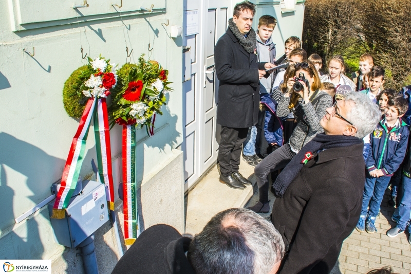 Koszorúzások városszerte