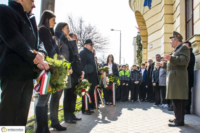 Koszorúzások városszerte