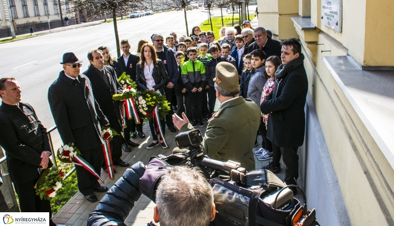 Koszorúzások városszerte