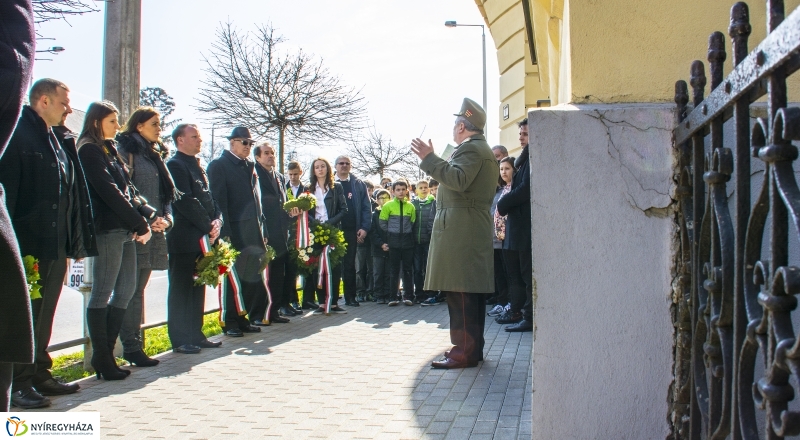 Koszorúzások városszerte