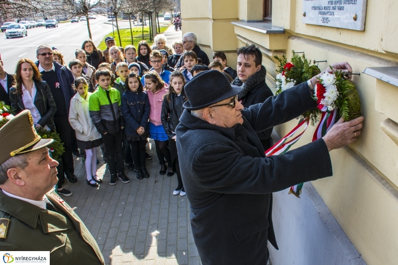 Koszorúzások városszerte