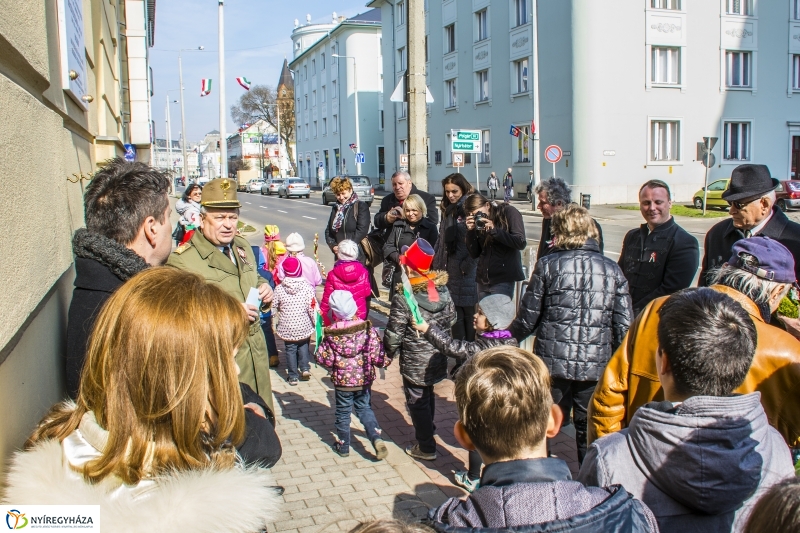 Koszorúzások városszerte