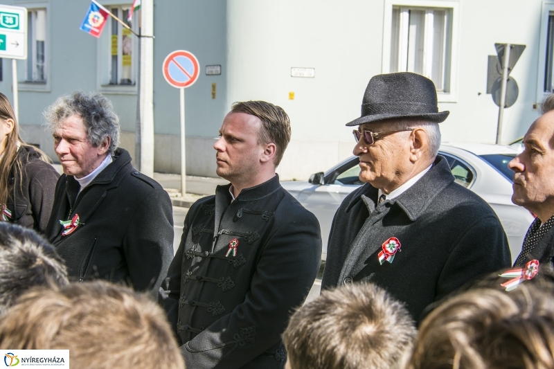 Koszorúzások városszerte