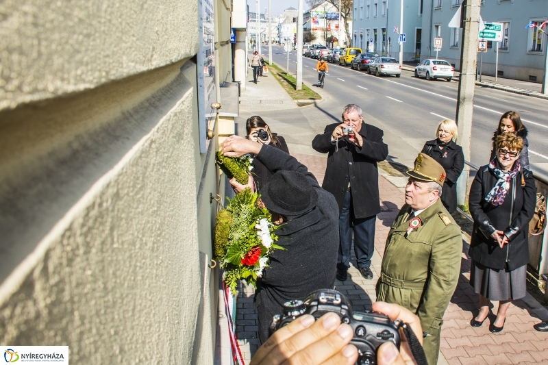 Koszorúzások városszerte