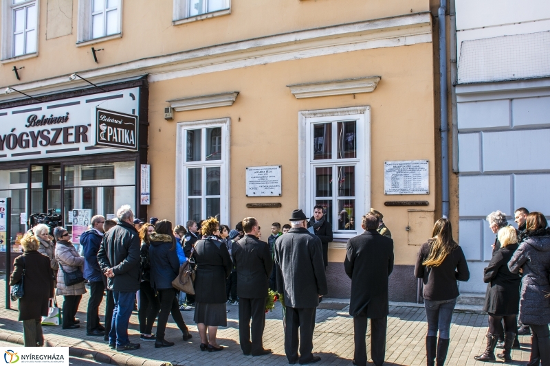 Koszorúzások városszerte