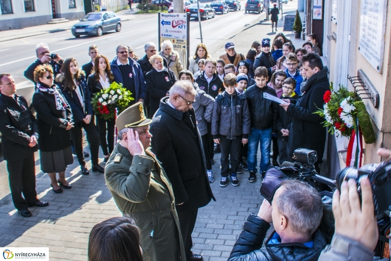 Koszorúzások városszerte