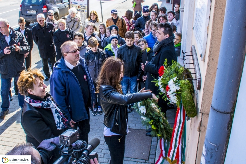 Koszorúzások városszerte