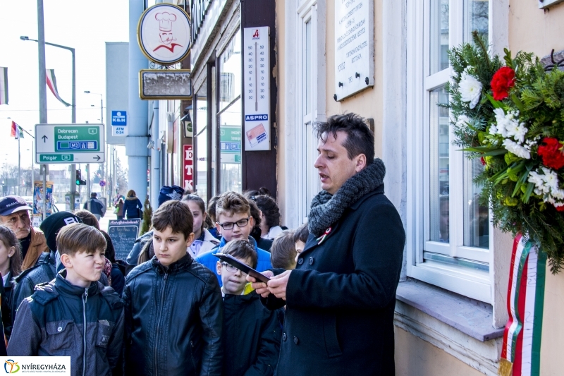 Koszorúzások városszerte