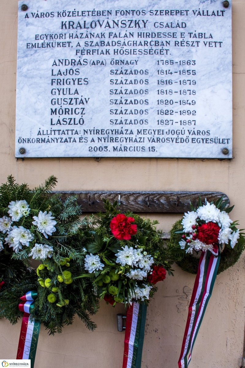 Koszorúzások városszerte