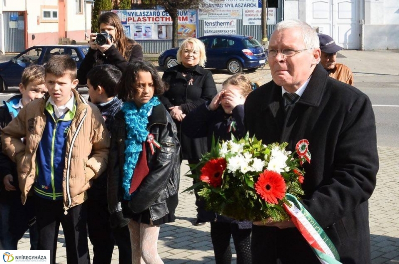 Koszorúzások városszerte