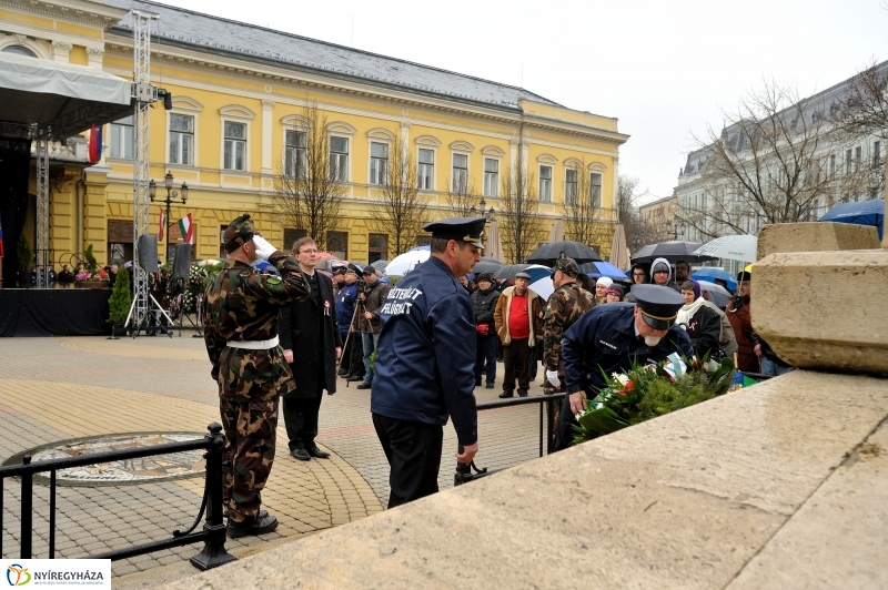 Koszorúzás március 15-én
