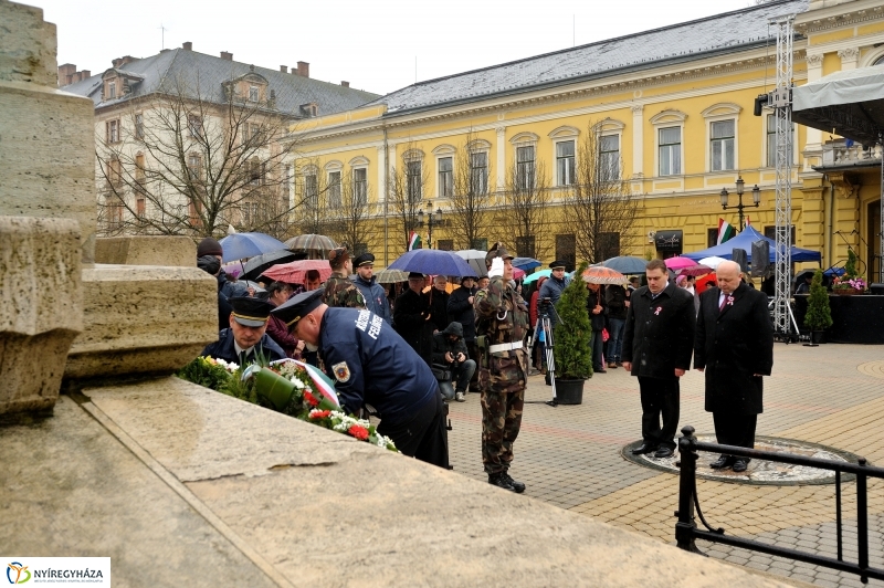 Koszorúzás március 15-én