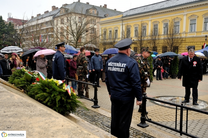 Koszorúzás március 15-én