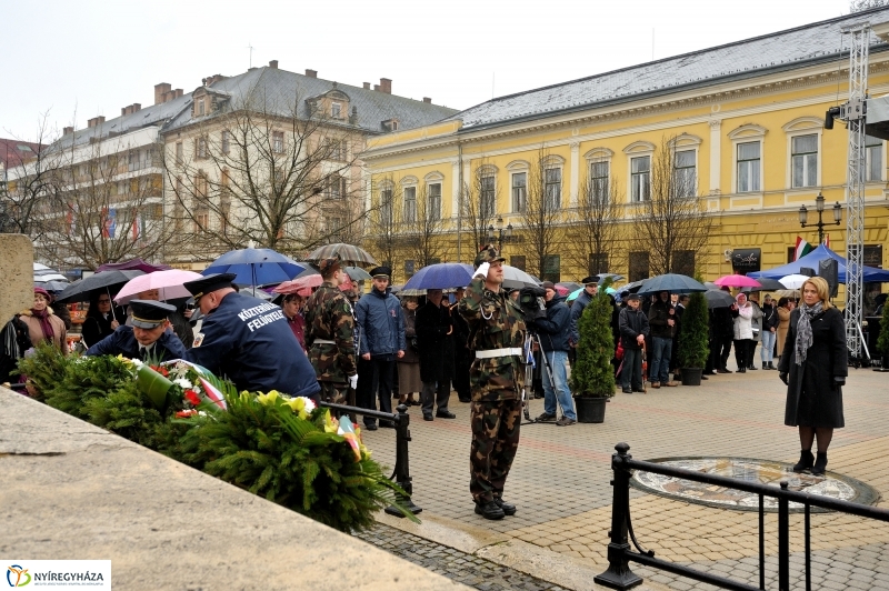 Koszorúzás március 15-én