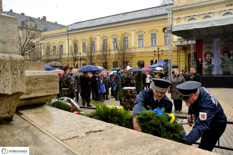 Koszorúzás március 15-én