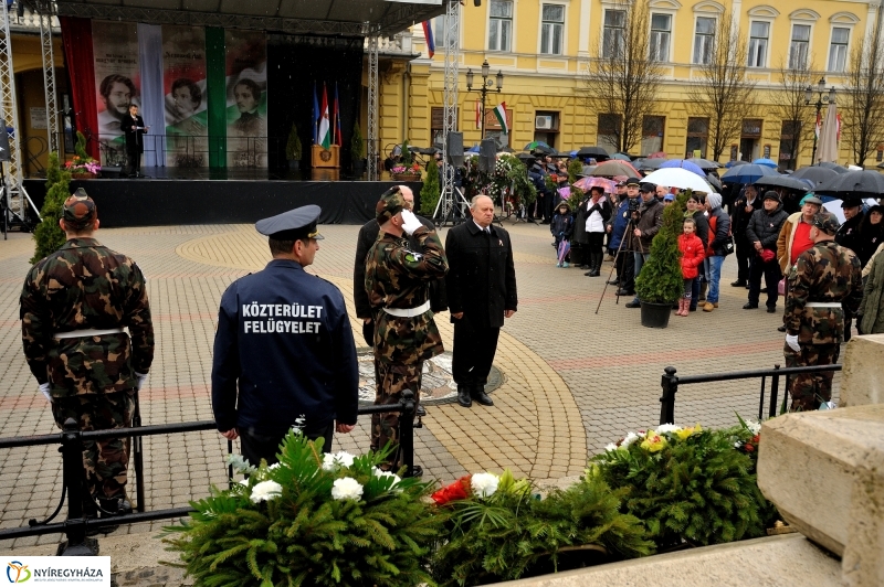 Koszorúzás március 15-én