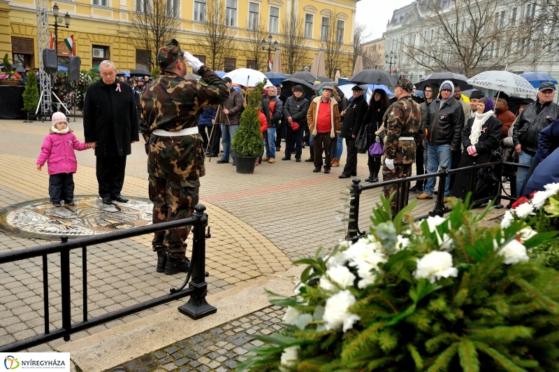 Koszorúzás március 15-én