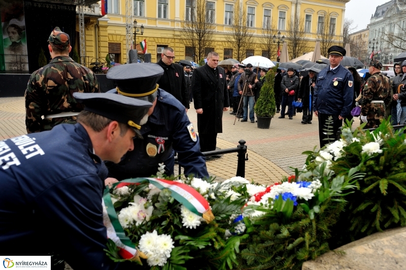 Koszorúzás március 15-én