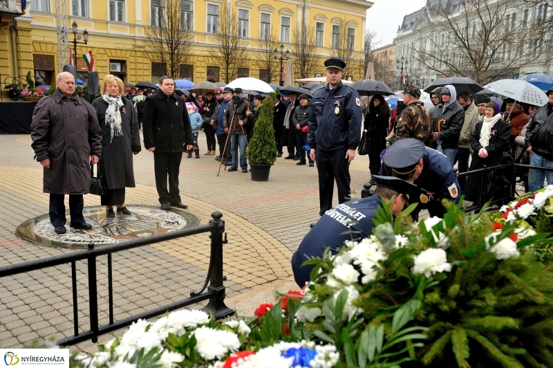 Koszorúzás március 15-én