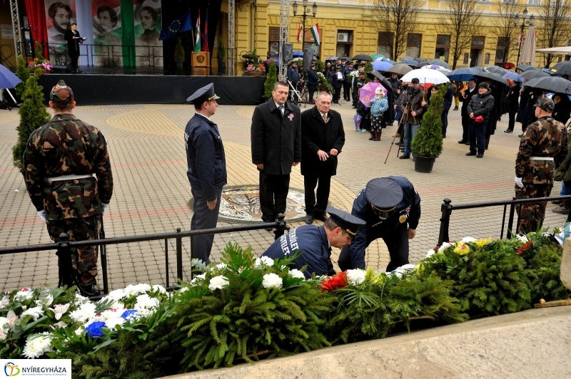 Koszorúzás március 15-én