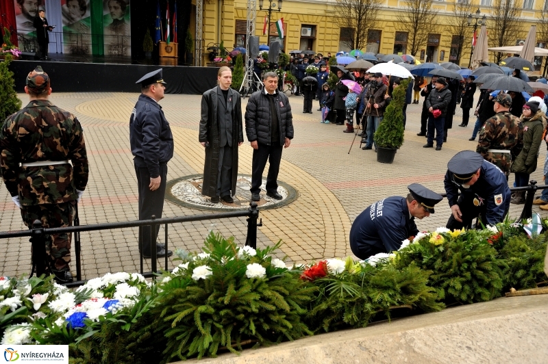 Koszorúzás március 15-én