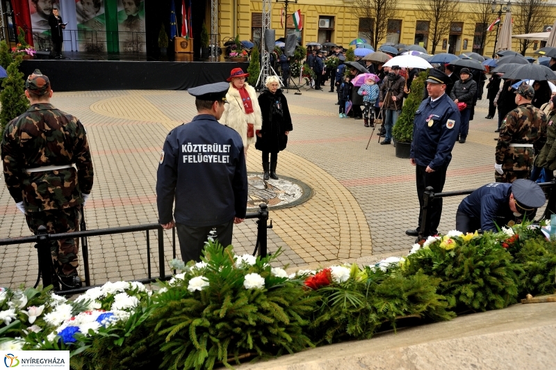 Koszorúzás március 15-én