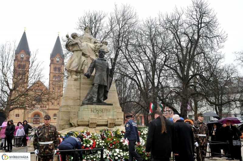 Koszorúzás március 15-én