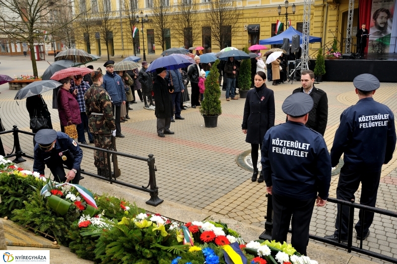 Koszorúzás március 15-én