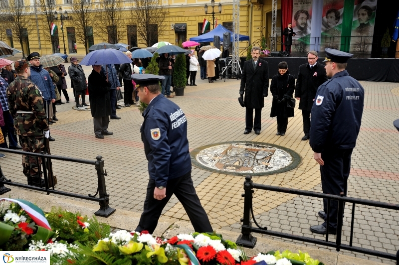 Koszorúzás március 15-én